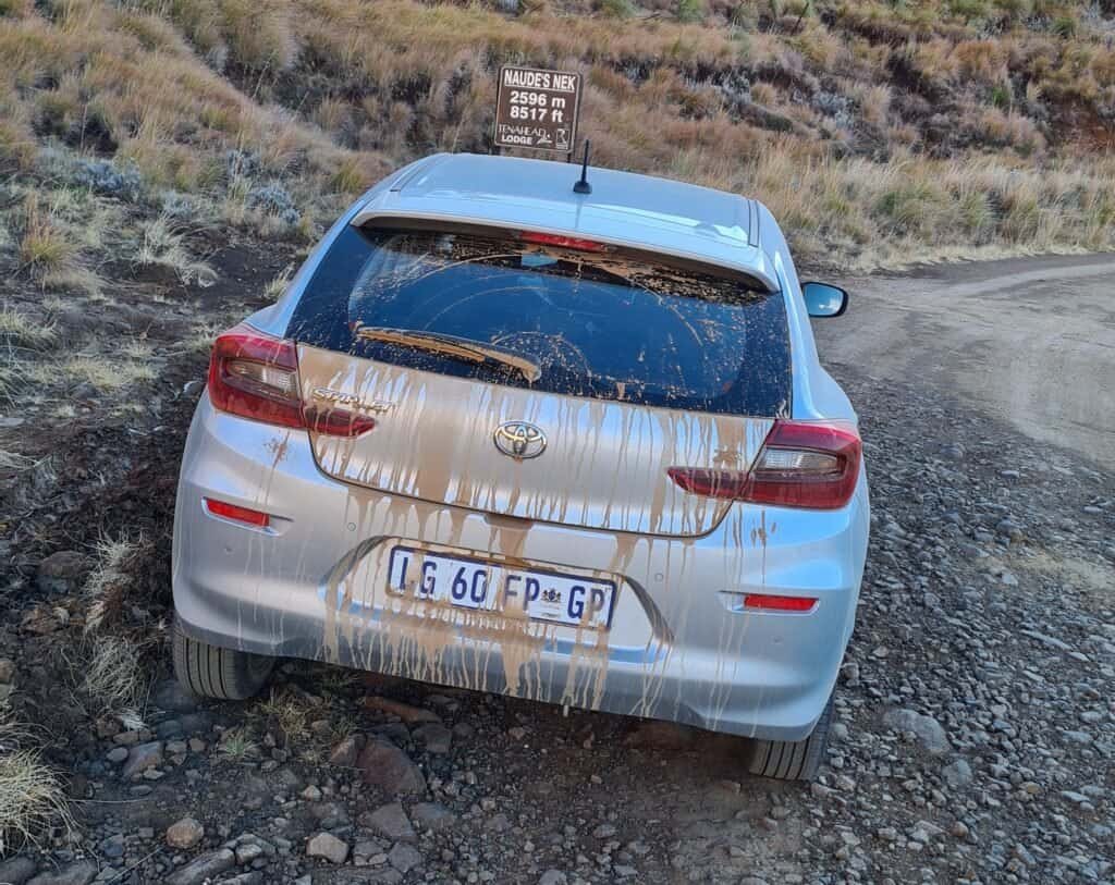 Self-drive in South Africa - dirty car at Naudes Neck pass